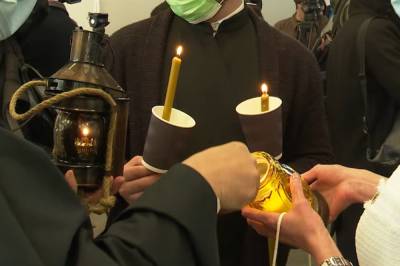 Священники УПЦ отправились с Благодатным огнем в зону ООС