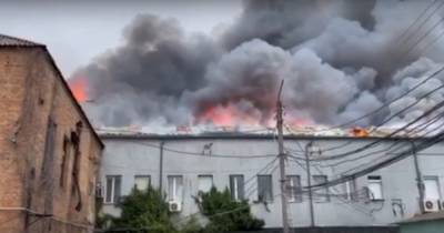 Крупный пожар произошел в центре Винницы, есть жертвы (ФОТО)