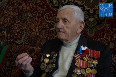 Ветеран войны Александр Макуха поделился воспоминаниями и поздравил дагестанцев