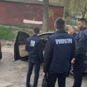 Во Львове задержали полицейского, который требовал взятку за изменение меры пресечения. Фото