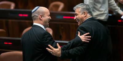 Поворотный день в израильской политике: Лапид и Беннет начинают бег с препятствиями
