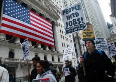 Число заявок на пособие по безработице в США за неделю упало до минимума с марта 2020 года