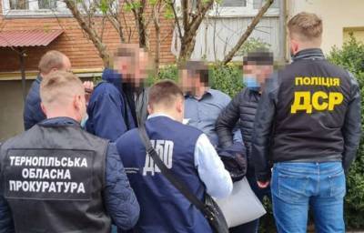 На Тернопольщине на крупной взятке задержали чиновника