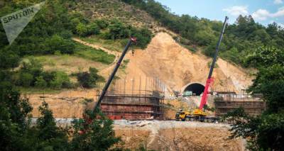 Строительство дороги на Рикотском перевале в Грузии продолжается