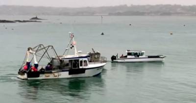 Франция вслед за Британией отправила патрульные катера к острову Джерси (видео) - focus.ua - Англия - Лондон - Франция - Париж - Джерси - Великобритания