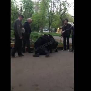 В Одессе мужчина в алкогольном опьянении напал на ребенка. Видео