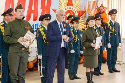 Владимир Уйба поздравил с наступающим Днём Победы ветеранов, проходящих лечение и реабилитацию в Сыктывкаре