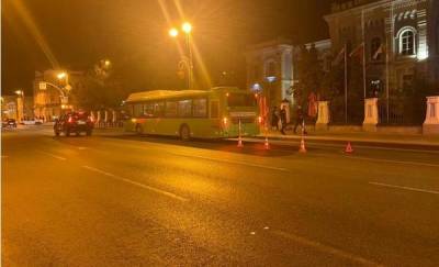 В Тюмени на улице Республики из-за водителя автобуса пострадали двое маленьких детей и женщина