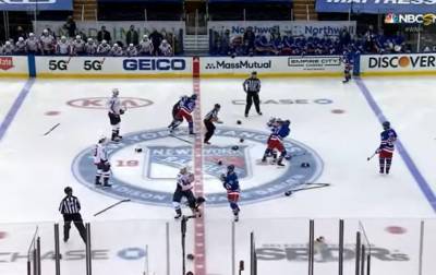На матче НХЛ произошла рекордная массовая драка