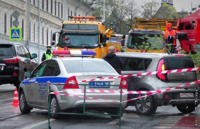 Ураган повалил в Москве 56 деревьев и повредил 44 автомобиля