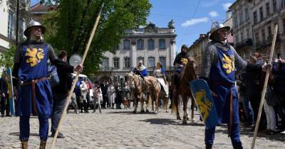 Карантинный день города: Львов отпраздновал день рождения в атмосфере Средневековья с рыцарями и королями