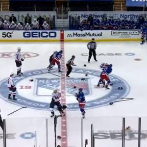 В Нью-Йорке на первой секунде матча НХЛ устроили массовую драку. Видео