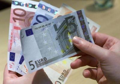 Средний курс евро со сроком расчетов "завтра" по итогам торгов составил 89,7625 руб.