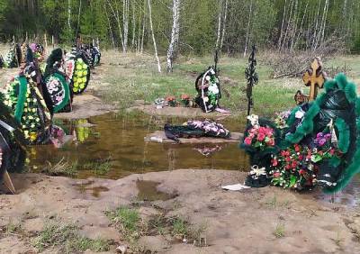 Жители Касимова рассказали о могилах, «утопающих в воде»