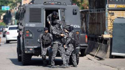 В перестрелке между полицией и наркоторговцами в Рио были убиты 25 человек