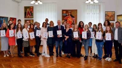 В художественном музее наградили сертификатами молодое поколение черкасских дизайнеров