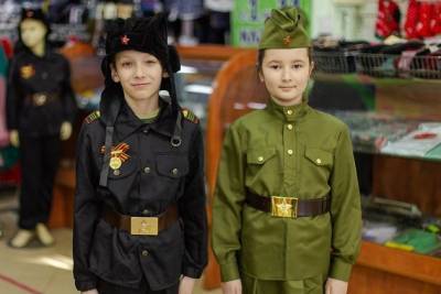 Костюмы танкистов и разведчиков для детей к 9 Мая поступили в «Для самых главных» в Чите