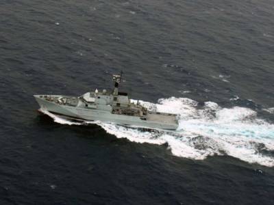 Великобритания отозвала боевые корабли от острова Джерси