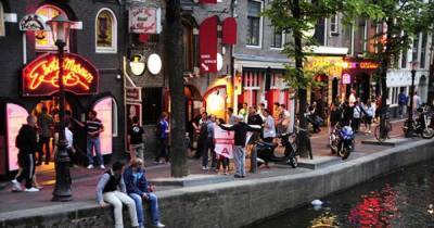 Амстердам откроет "эротический центр" вместо "красных фонарей"