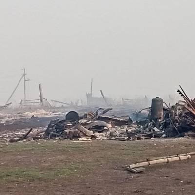 В Омской области сгорела половина села. Огонь пришел по камышам