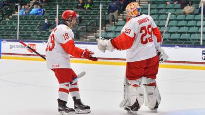 Сборная России играет вничью с Канадой после первого периода финала ЮЧМ-2021 по хоккею
