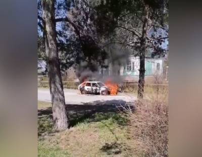 В Кузбассе пожар в автомобиле попал на видео