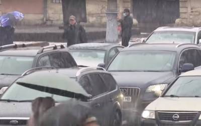 Закройте окна и спрячьте автомобили: синоптики объявили штормовое предупреждение, где разбушуется непогода