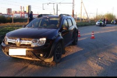 В Екатеринбурге автомобиль Renault Sandero сбил девочку с собакой