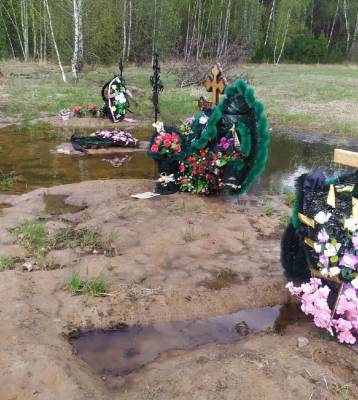 Касимовцы жалуются на затопление могил на новом кладбище