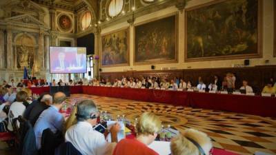 Венецианская комиссия поддержала проект Зеленского о наказании за ложное декларирован