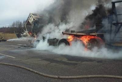 На трассе в Астраханской области загорелся автомобиль