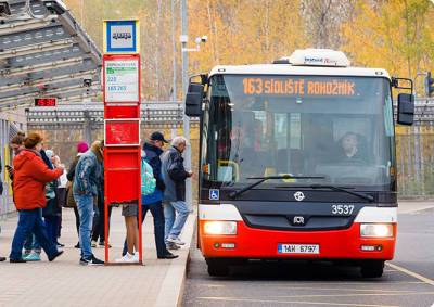Все автобусные остановки в Праге хотят сделать по требованию