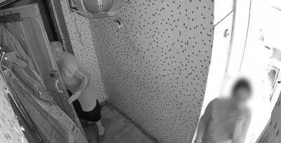 Квартирных воровок засекли камеры наблюдения (видео)