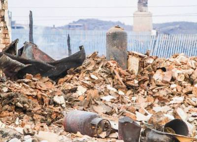 Сгорела половина домов в деревне под Омском, против чиновников завели уголовное дело