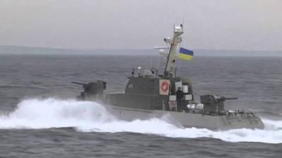 Российский корабль прогнал украинский катер с американскими журналистами