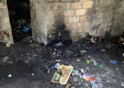 Оскорбил ребенка: мужчину облили горючим и подожгли в Киеве, кадры