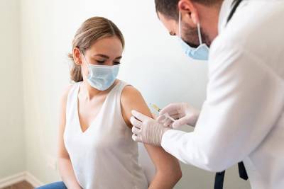 Бундестаг принял решение ослабить ограничения для вакцинированных