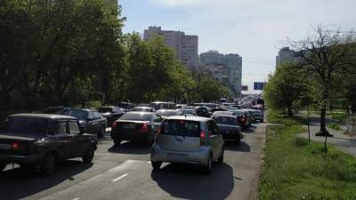 Ремонтируют дорогу: в Одессе образовались масштабные пробки – видео, фото