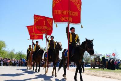 В Астраханской области казаки из Черного Яра прошли конным походом ко Дню Победы