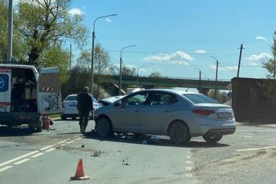 В Туле автомобиль аварийной службы попал в ДТП