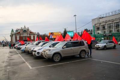 Новосибирских коммунистов оштрафовали за автопробег с красными флагами на 1 Мая
