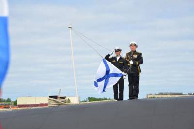Атомный подводный крейсер «Казань» поднял Андреевский флаг