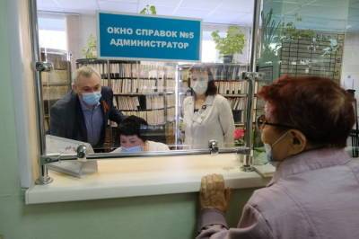 Губернатор Новосибирской области проверил работу поликлиник в майские праздники: вакцинация и диспансеризация проходят без сбоев