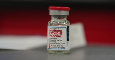 Всемирный конгресс вакцин признал Moderna лучшим препаратом, а в России решение назвали политическим