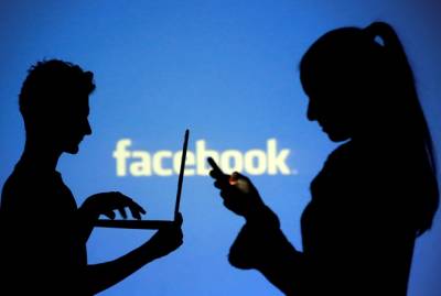 Facebook заблокировал ботоферму "Слуги народа" и сети фейковых страниц Гройсмана и Деркача