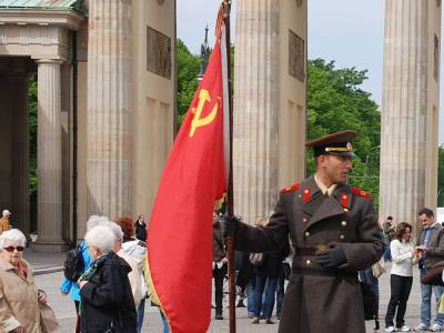 48% украинцев согласны с тем, что Вторая мировая война была развязана в результате заговора Гитлера и Сталина – опрос