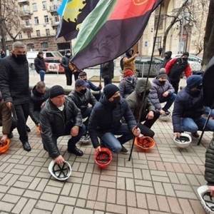 В Луганской области под землей из-за долгов по зарплате бастуют шахтеры