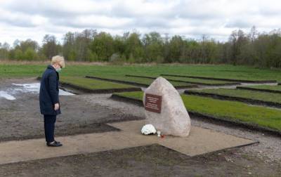 Премьер Литвы почтила память жертв Второй мировой войны и тоталитарных режимов