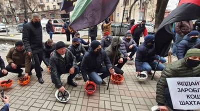В Луганской области вторые сутки под землей бастуют шахтеры