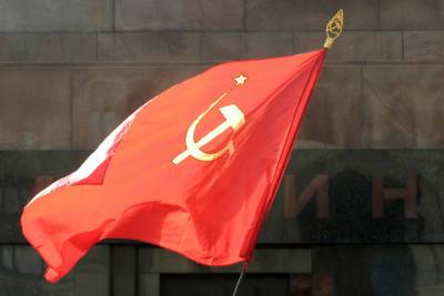 В Новосибирске коммунистов оштрафовали за автопробег с красными флагами